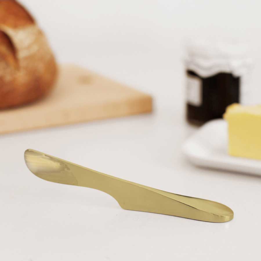 Self Standing Spreader Knife Air. Large - Brass finish. 19,5x2,5x4,4 cm. Stainless steel - 3
