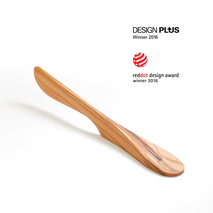 Self Standing Spreader Knife Air. Large - Solid Olive Wood. 20x2,8x3,9 cm. Olive (Olea Europaea Ssp. Africana).